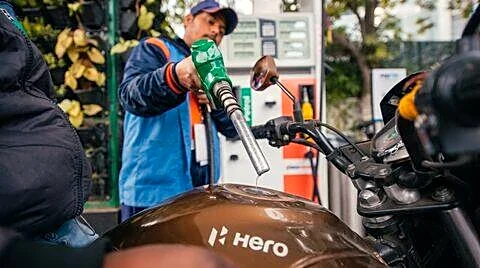 Gasoline up nearly ₹7.5 per liter, metros exceed ₹100