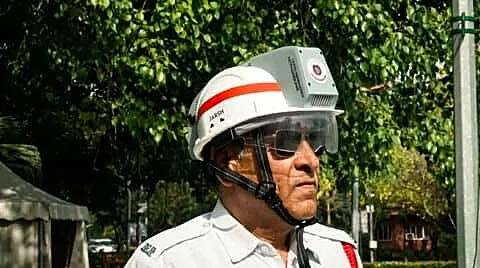 Delhi Traffic Police pilot solar AC helmets amid 45°C heat