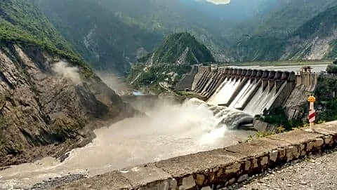 India alerts Pakistan Salal spillway may raise Chenab 2-3 meters