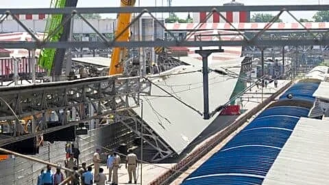 Lucknow Junction platform shed collapses injuring TTE Amit and passengers