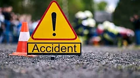Himachal Pradesh taxi feared fallen into gorge, 8 tourists missing