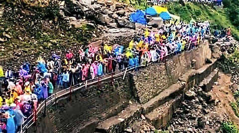 Kedarnath trek packed with thousands as trail clogged, minor injuries