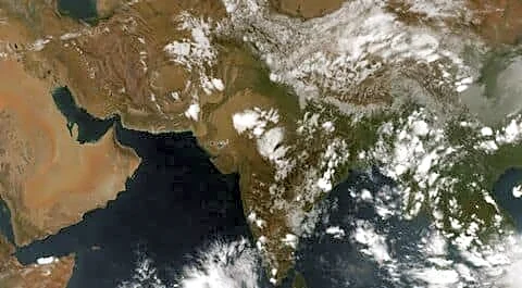 India records heavy rain and extreme heat as monsoon delayed