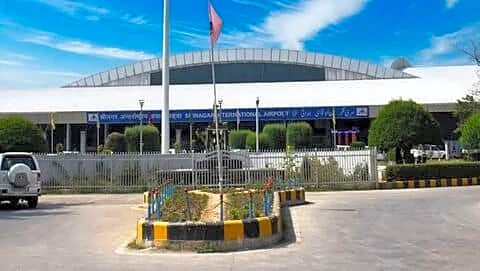 Srinagar Airport halts passenger flights Mon-Tue Jul1-Sep30 for runway repairs