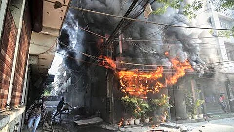 PM Modi announces aid after Malviya Nagar blaze kills 21