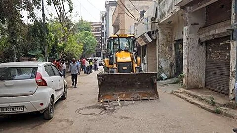 Malviya Nagar fire kills 21, prompting MCD Hauz Rani demolitions