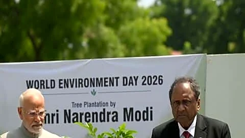 PM Modi plants sapling in Surat on World Environment Day