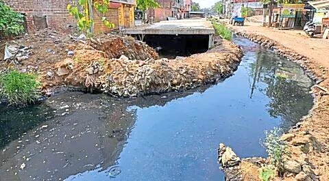 Kozhikode Kerala migrant worker pulled from drain blames magician
