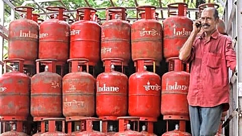 Chennai LPG cylinders now cost ₹957.50 after ₹29 increase
