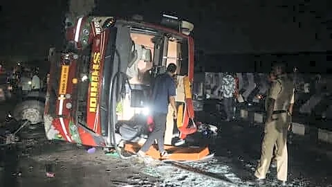 Private bus overturns on Khammam district railway bridge, 22 injured