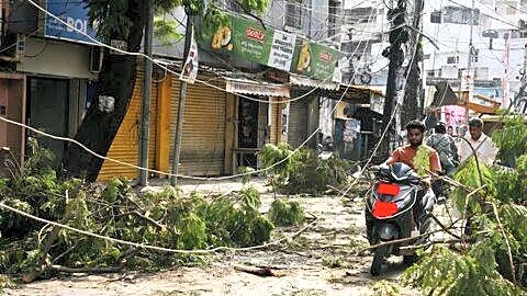 Hyderabad's 13cm monsoon downpour halts traffic, alleged Bandlaguda deaths