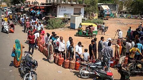 Government cuts PMUY subsidized LPG refills from 9 to 4