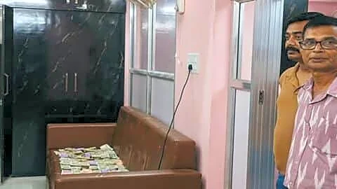 Police find ₹1.77cr cash in locked Kanchrapara private school room