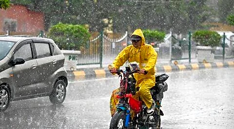 Heavy rain and 67km/h gusts hit Delhi-NCR Thursday night