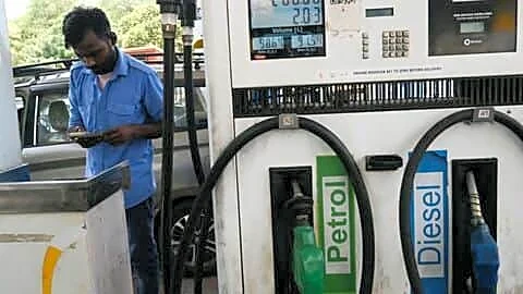 India holds fuel prices after ₹7.50 hike amid energy crunch