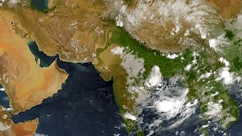 Delhi-NCR gets dust storms heavy rain and 90km/h winds