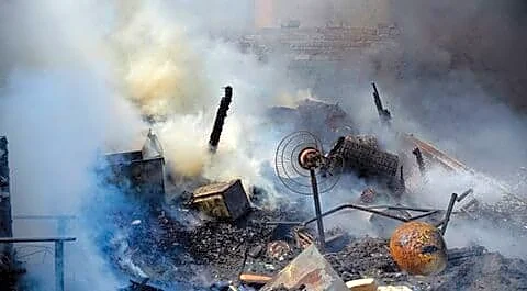 Shanty fire in Haibowal leaves 2 school busses badly damaged