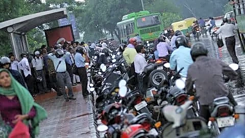 Delhi to ban new petrol 2-wheeler registrations from April 2028