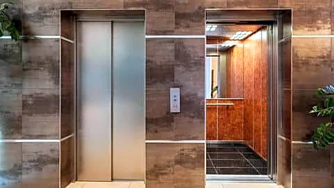 Elevator traps 13 at City Centre LA mall, teen faints