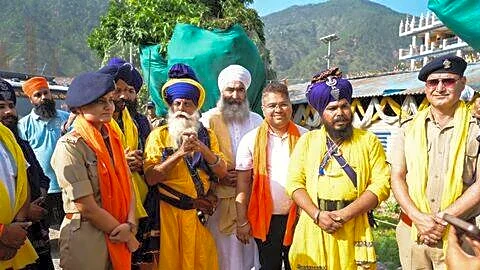 Armed Nihang Sikhs vacate Rudraprayag gurdwara after Punjab talks