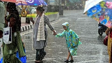 Mumbai drenched Tuesday with over 200mm rain, major waterlogging
