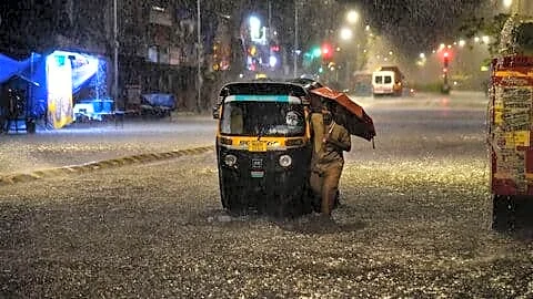 Meteorologists: 3 aligned systems triggered Mumbai floods and traffic jams