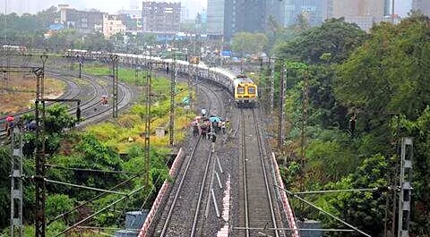 Heavy rain delays Mumbai local trains, Turbhe to Koparkhairane suspended