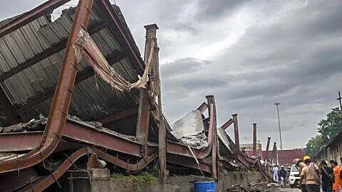 Kolkata warehouse collapse hampers rescue due to missing attendance records