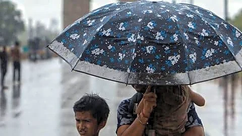 Monsoon to reach northern states within 6 days, Delhi swelters