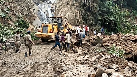 Heavy landslide in Arunachal Pradesh blocks Siji River, threatens Likabali