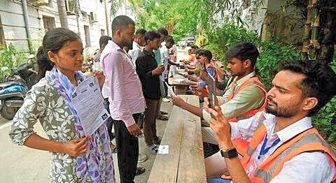 Bihar police arrest 32 in police radio operator exam cheating