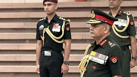 General Upendra Dwivedi steps down, lays wreath at Delhi memorial