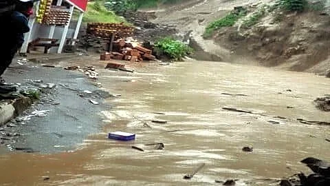 Cloudburst triggers flash floods in Jammu and Kashmir's Doda district