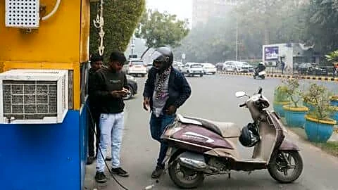 Delhi to stop fuel sales without PUC from November 1