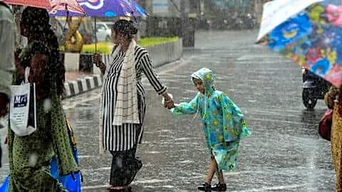 Heavy rain drenches Mumbai yet schools remain open Thursday