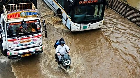 IMD warns heavy rain as Mumbai region on red alert