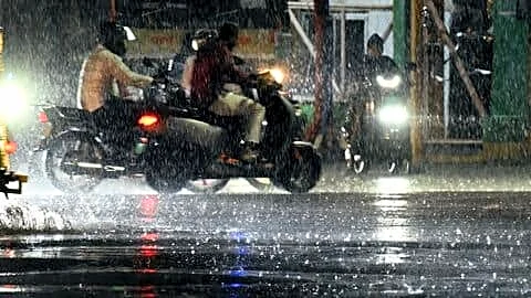Surprise Thursday evening rainstorm causes waterlogging and traffic in Hyderabad