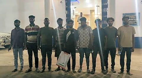 Murshidabad police arrested 9 Bangladeshi nationals at Bhagabangola station