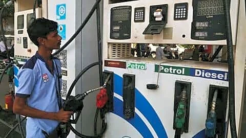 India's gasoline and diesel unchanged despite Brent 4-month low