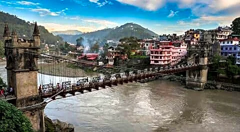 Heavy rains washed away Chamba wooden bridge, 24 devotees evacuated