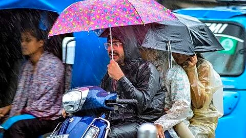 IMD warns of thunderstorms and heavy rain across several states