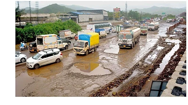 Over 15 vehicles crash within minutes on Mumbai-Ahmedabad National Highway