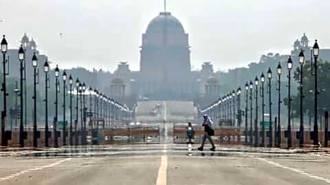 Delhi records 38.6°C high and 29.2°C unusually warm night