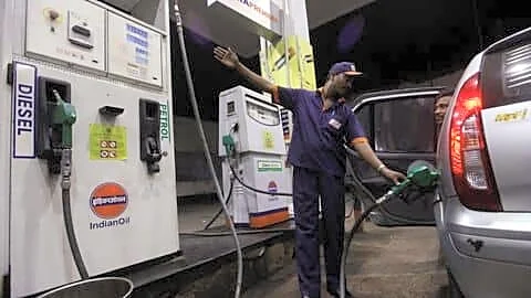Indian fuel prices unchanged on Wednesday despite oil price rise