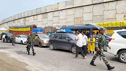 Traffic halted near Navyug Tunnel, thousands stranded on Jammu-Srinagar highway