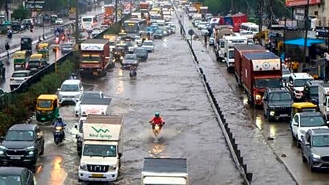 Delhi and nearby areas hit by 1st major monsoon downpour