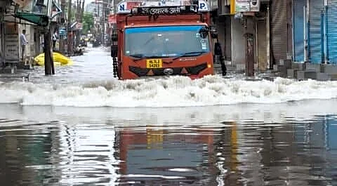 IMD issues red alert as heavy monsoon floods Delhi NCR