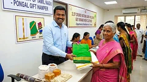 Tamil Nadu gifts sarees and dhotis to 2.23Cr ration cardholders