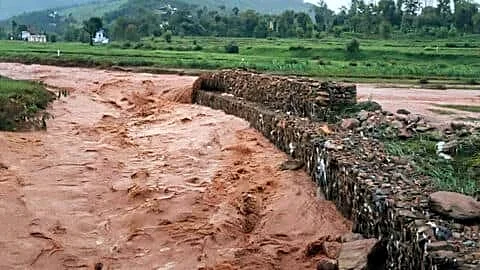 Ari flash floods damage 6 Poonch homes, 25 evacuated