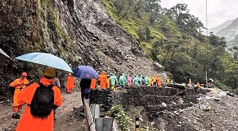 Landslide at Munkatiya blocks Kedarnath highway, yatra running smoothly